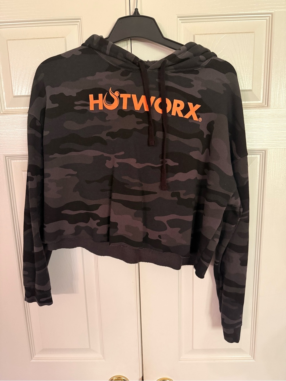 Hotworx Women's Black & Gray Camo Cropped Crew Sweatshirt